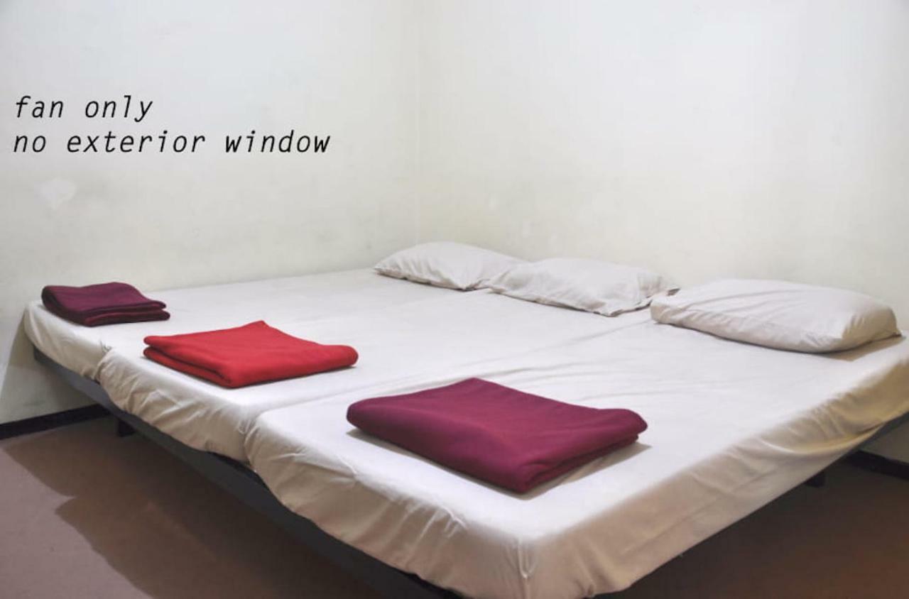 The Sleepingroom Hostel Джок'якарта Екстер'єр фото
