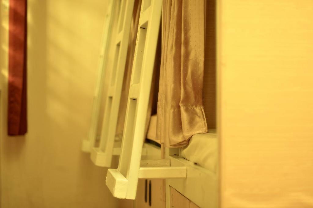 The Sleepingroom Hostel Джок'якарта Екстер'єр фото