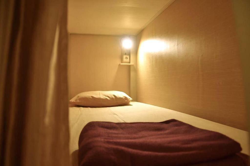 The Sleepingroom Hostel Джок'якарта Екстер'єр фото